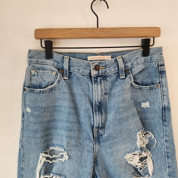 Levi's High Waisted Mom Jeans Light Wash Distressed Women's 29 - Picture 3 of 9